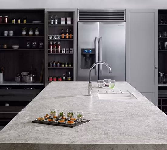 Каменные кухонные столешницы с твердой поверхностью